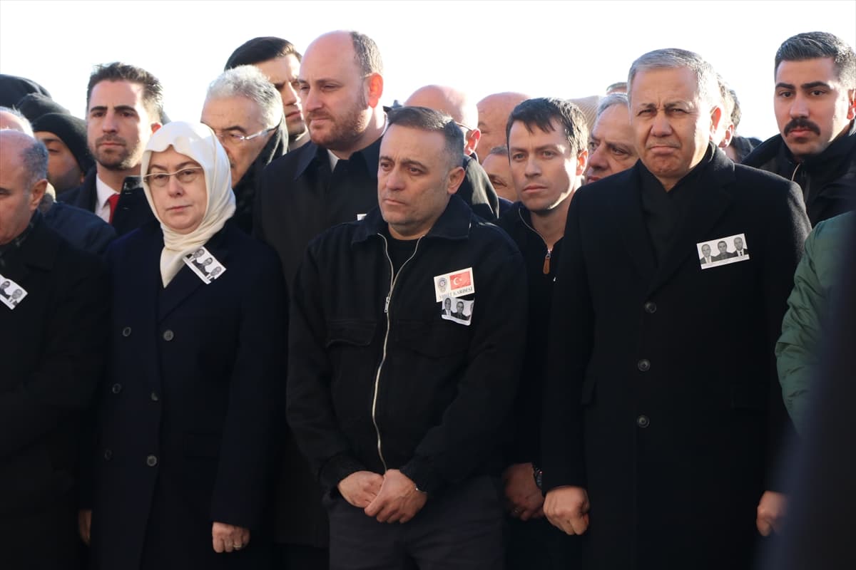 Türkiye şehitlerine ağlıyor: Yalova’da tören düzenlendi 