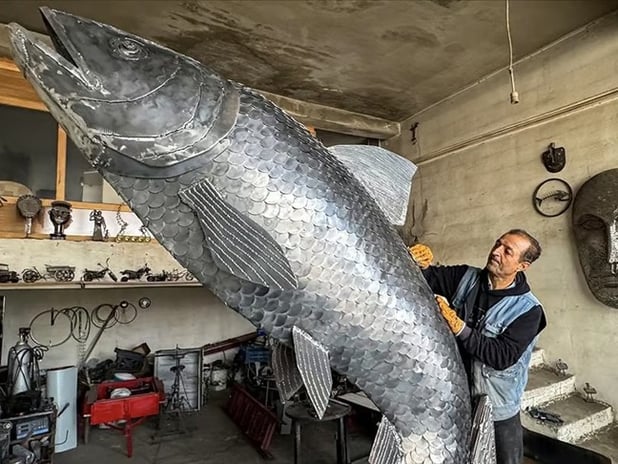 İran'lı heykeltıraştan "İnci Kefali" heykeli