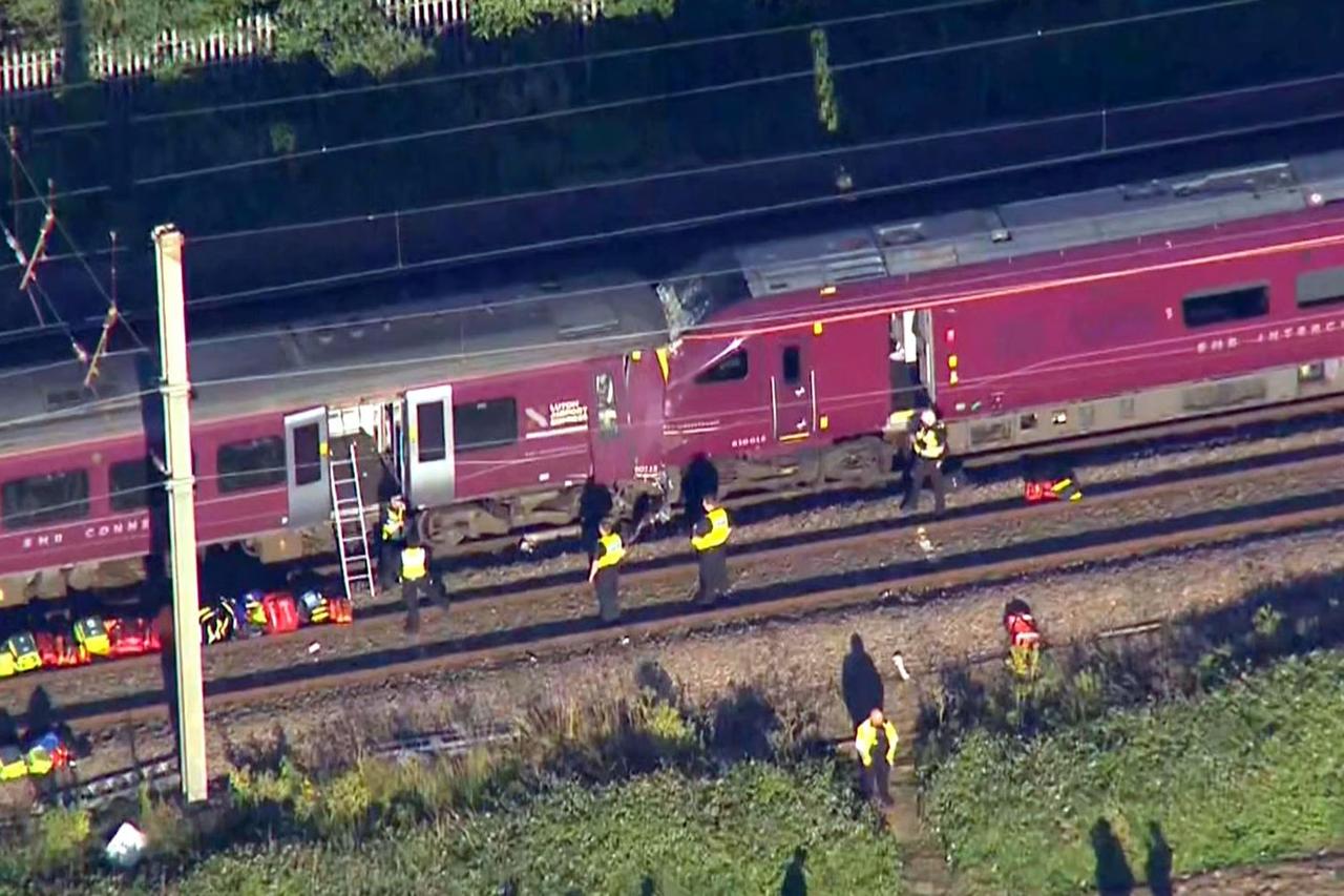 İngiltere'de büyük çaplı tren kazası 