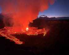 Hawaii'de yine yanardağ patladı