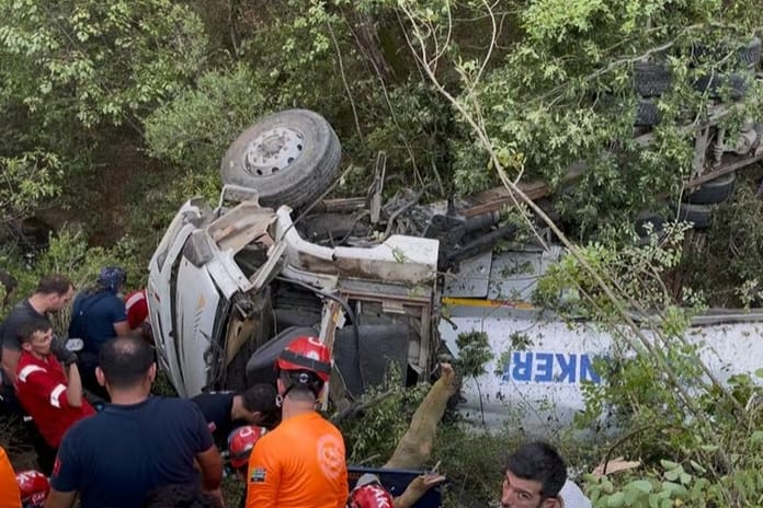 Bursa'da yangına giden tanker uçuruma yuvarlandı: 3 can kaybı!