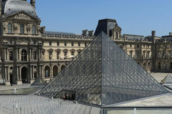 Louvre Müzesi müdürü Laurence des Cars istifa etti
