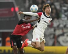 Galatasaray'ın Şampiyonlar Ligi rakibi Frankfurt, 9 kişilik Leverkusen'e mağlup oldu