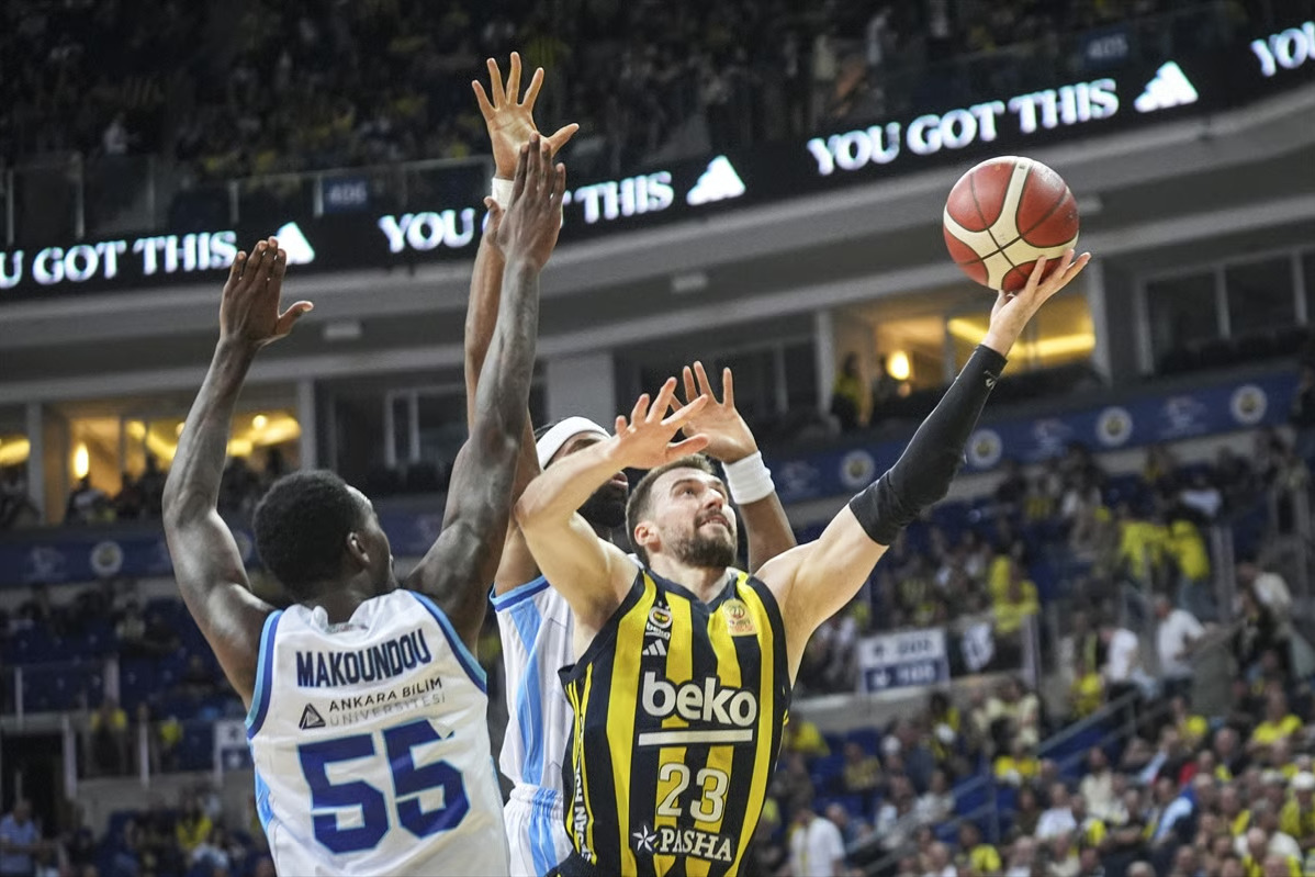 Fenerbahçe yarı final için rövanş maçına çıkacak