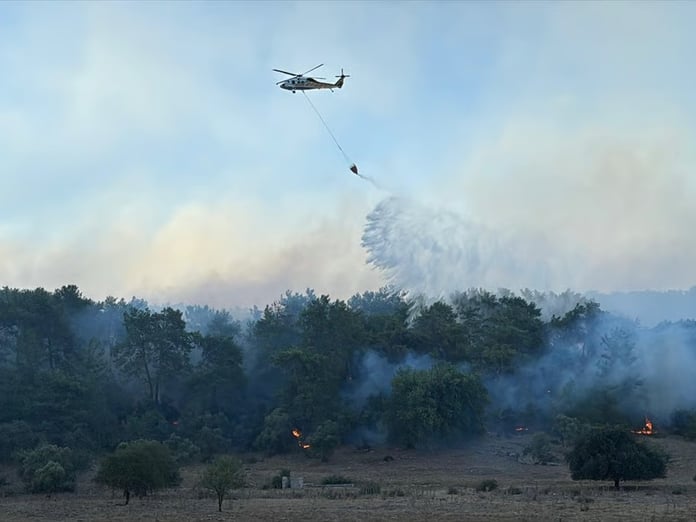 Akdeniz kıyıları alev alev: 3 ilde orman yangınları devam ediyor