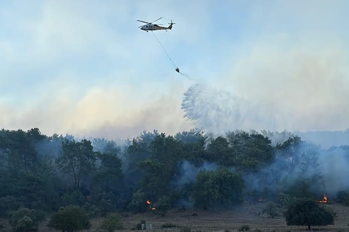 Akdeniz kıyıları alev alev: 3 ilde orman yangınları devam ediyor