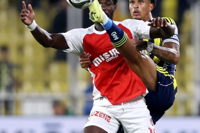 Karagümrük maçı 10 kişi tamamladı