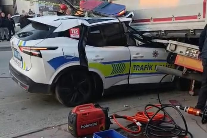 Trafik polisi aracı kaza yaptı: 1 şehit, 1 yaralı