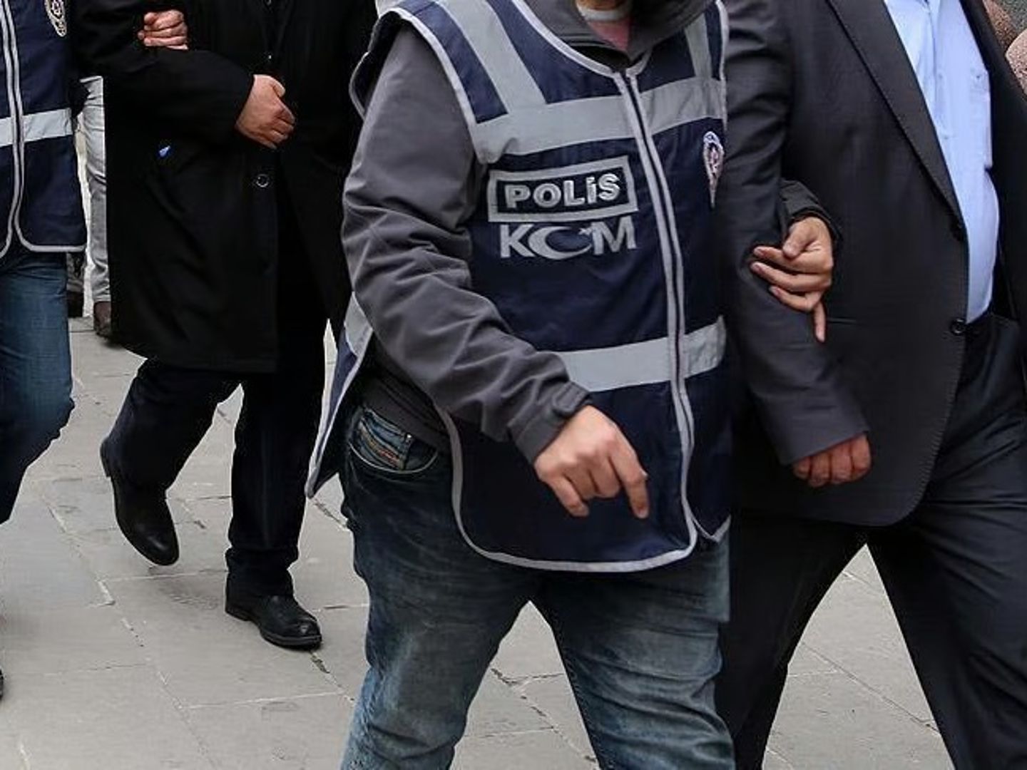 Burdur'da rüşvet operasyonu: 2 memur tutuklandı