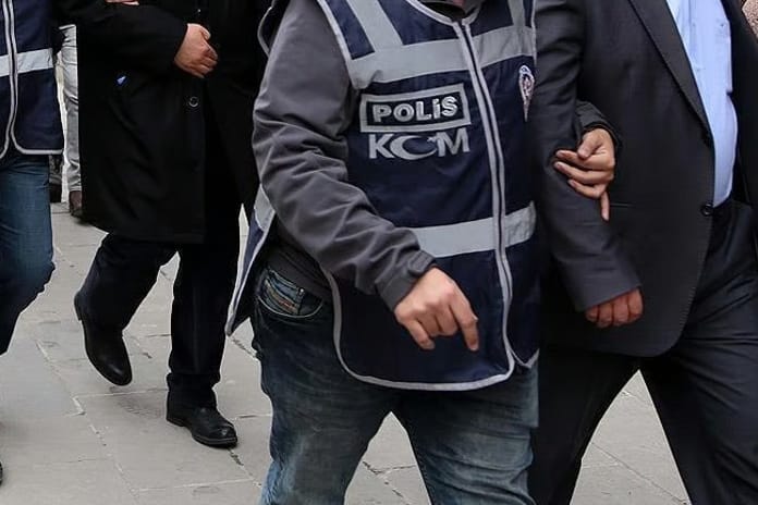 Burdur'da rüşvet operasyonu: 2 memur tutuklandı