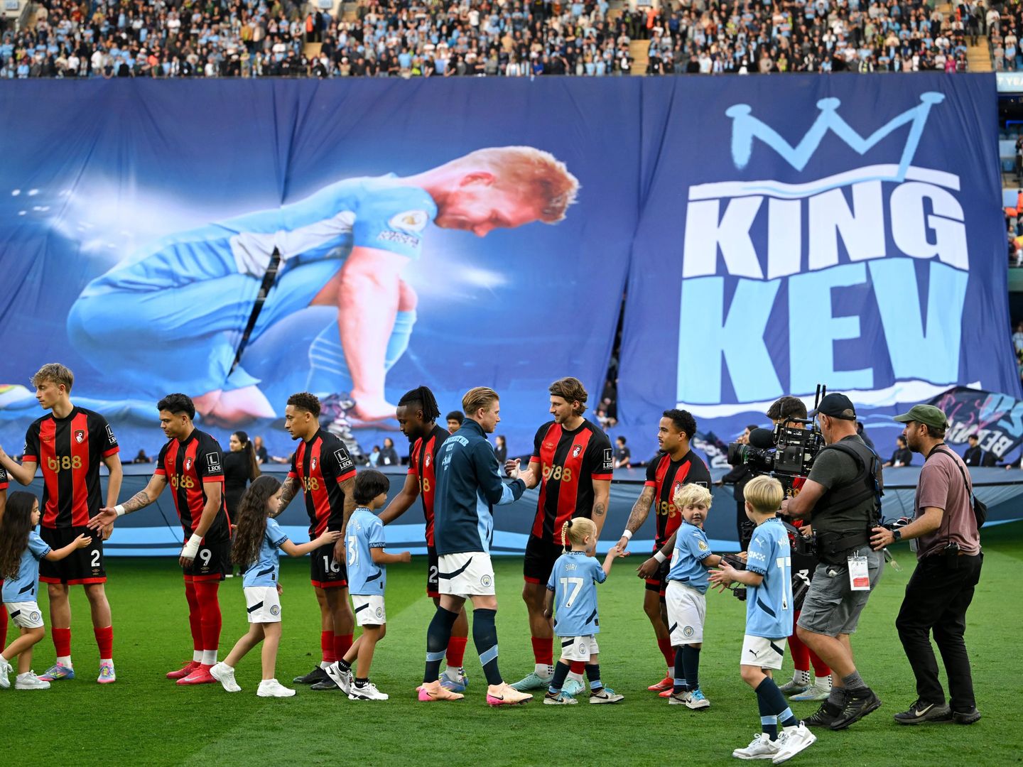 Manchester City, De Bruyne'nin duygusal vedasına 3-1'lik Bournemouth galibiyetiyle eşlik etti.