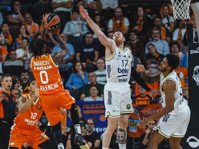 Galibiyet serisi İspanya'da kaldı: Fenerbahçe, EuroLeague'de çift maç haftasına mağlubiyetle başladı