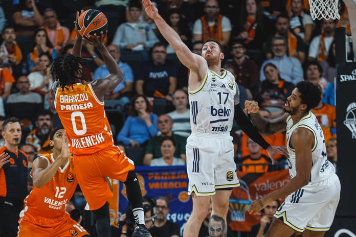 Galibiyet serisi İspanya'da kaldı: Fenerbahçe, EuroLeague'de çift maç haftasına mağlubiyetle başladı