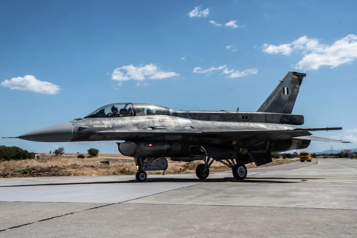 Yunan Hava Kuvvetleri 42. F-16 Viper’ını teslim aldı