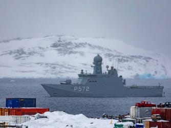 Russia Vows to Boost Arctic Defenses Amid Greenland Tensions