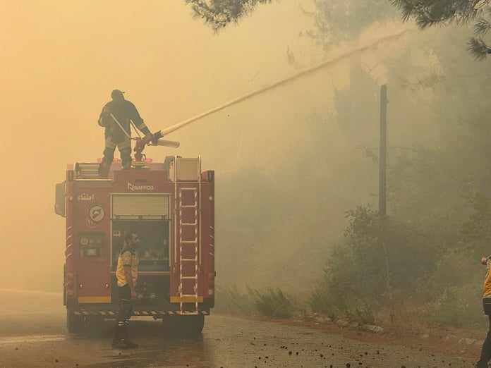 Suriye'nin Lazkiye kentinde orman yangınları büyüyor