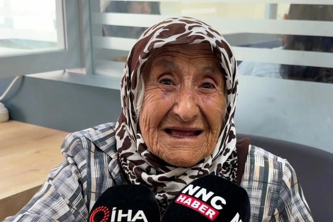 Özdemir çifti simit satarak aldıkları evi Jandarmaya bağışladı