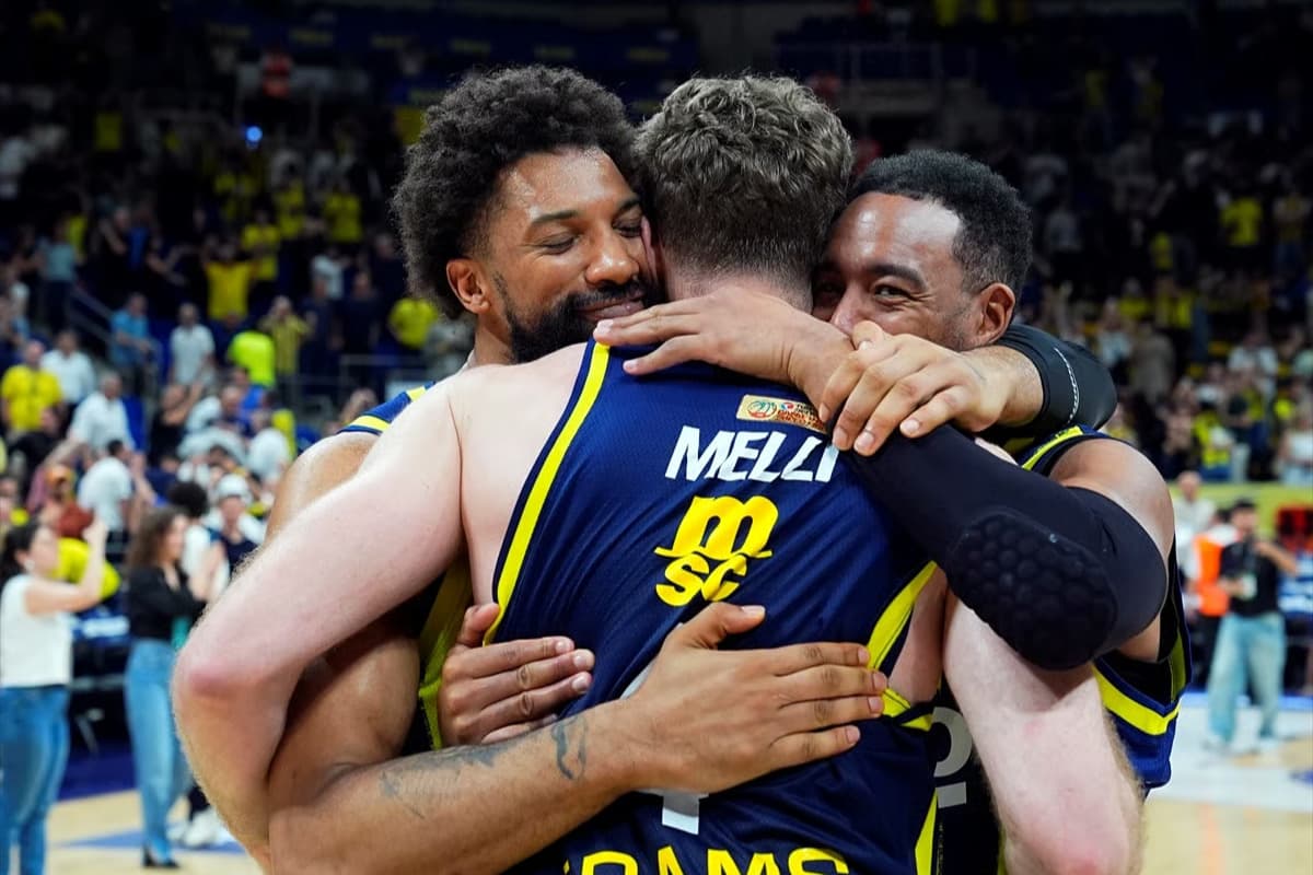 Yarı final serisinde ilk maç Fenerbahçe'nin