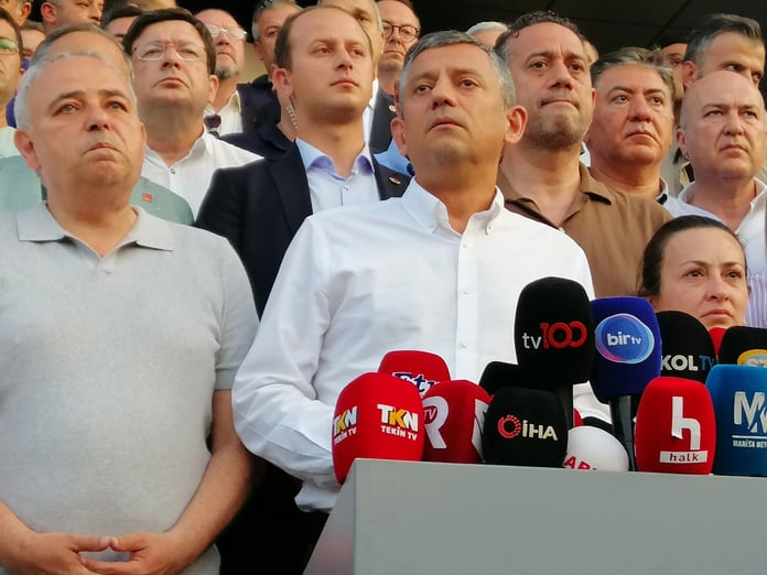 Özgür Özel, Ferdi Zeyrek'in cenaze programını açıkladı