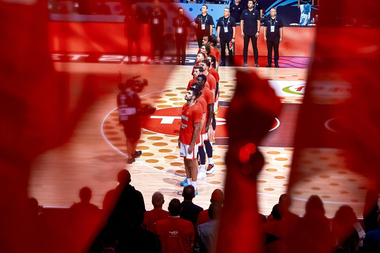 A Milli Erkek Basketbol Takımı, 24 yıl sonra gelen yarı finalde! Rakip Giannis Antetokounmpo'lu Yunanistan