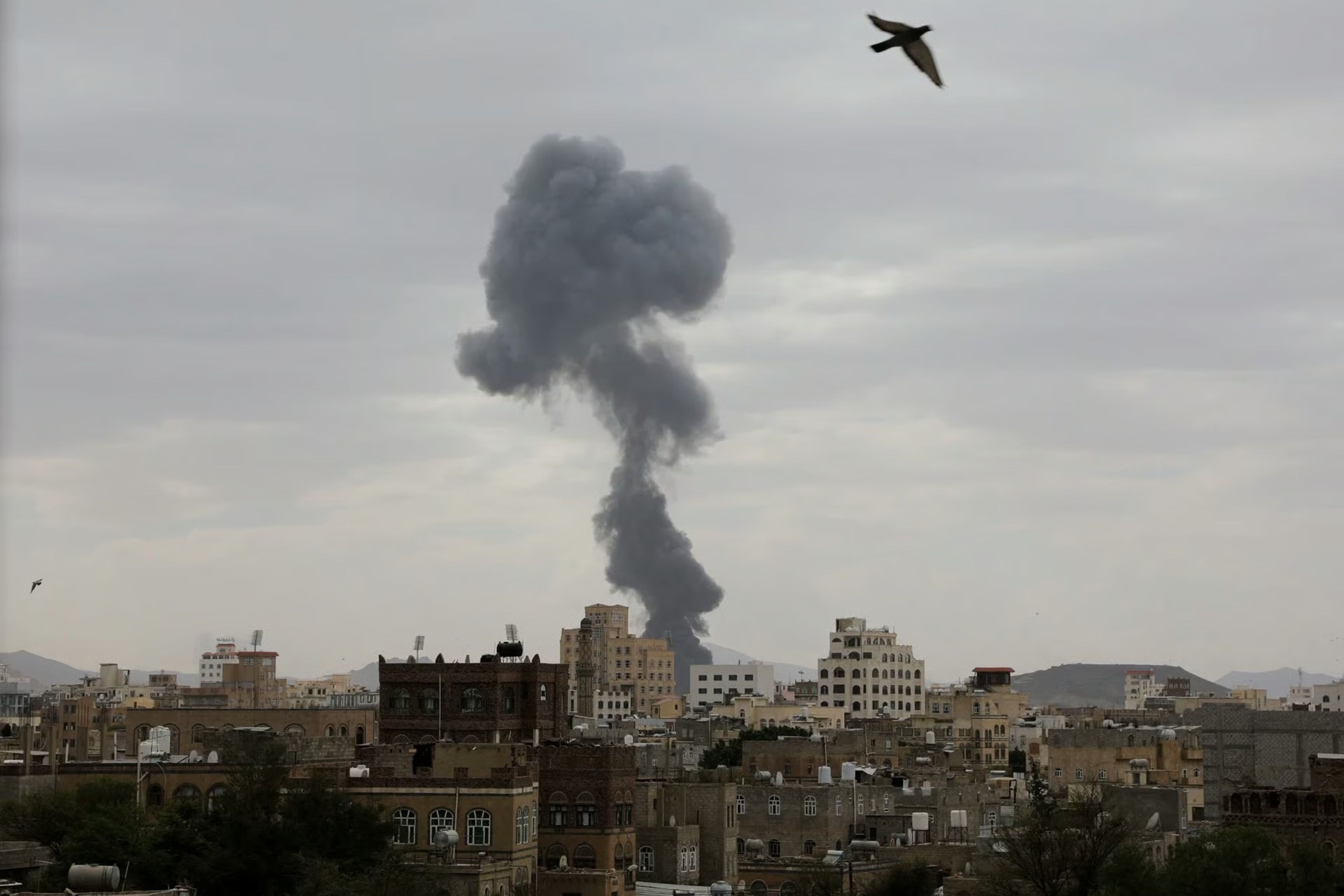 İsrail Yemen’in başkenti Sana’yı vurdu