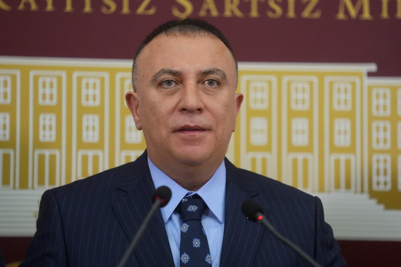 MHP Genel Başkan Yardımcısı İzzet Ulvi Yönter istifa etti