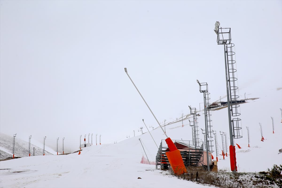 Mayıs ortasında sürpriz: Erzurum yeniden beyaza büründü!