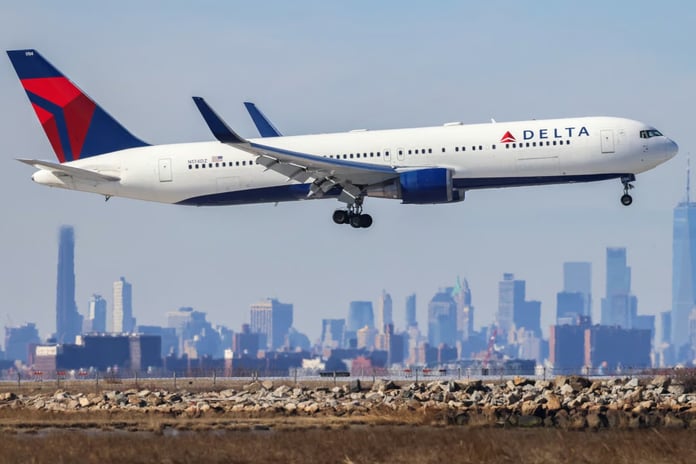 Salt Lake City-Amsterdam seferi yapan uçak acil iniş yaptı