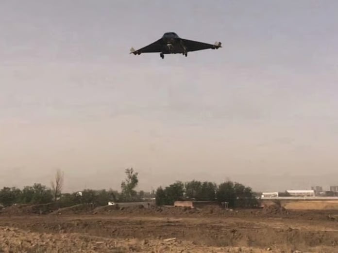 Çin'in altıncı nesil J-36 savaş uçağı ilk kez önden görüntülendi