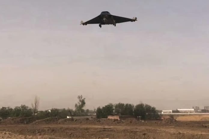 Çin'in altıncı nesil J-36 savaş uçağı ilk kez önden görüntülendi