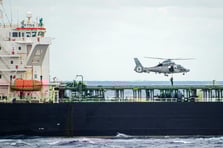 Akdeniz'de sıcak saatler: Fransa gölge filo gemisine el koydu