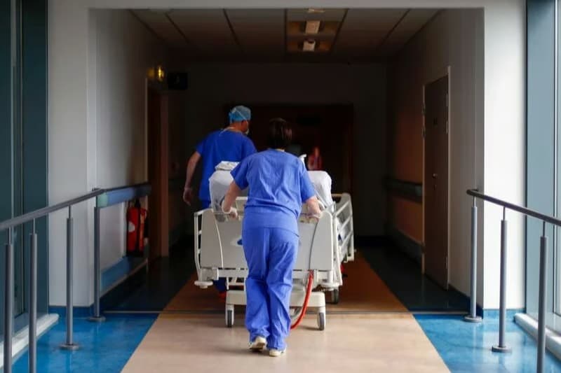 İngiltere'de doktorların yerine hemşireler çalıştırılıyor