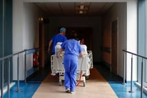 İngiltere’de “doktor” tartışması büyüyor: Doktorların yerine hemşireler çalıştırılıyor