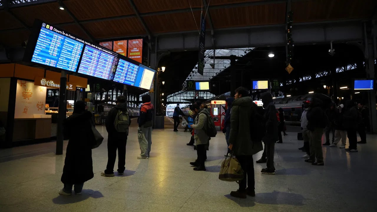 Goretti Fırtınası'nın vurduğu Fransa'da ulaşımda aksamalar yaşandı - Reuters