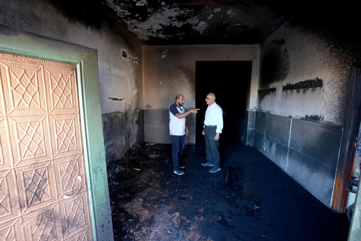 İsrailliler Batı Şeria'nın Cilcilya köyünde cami kundakladı