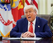 Trump’tan Macron’a tavsiye: Uçağın kapısını kapalı tut 