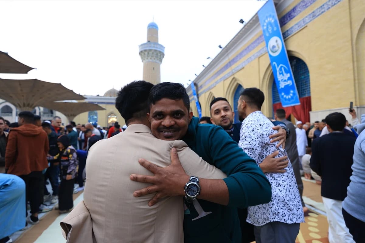 İslam Dünyası Ramazan Bayramı'nı kutluyor