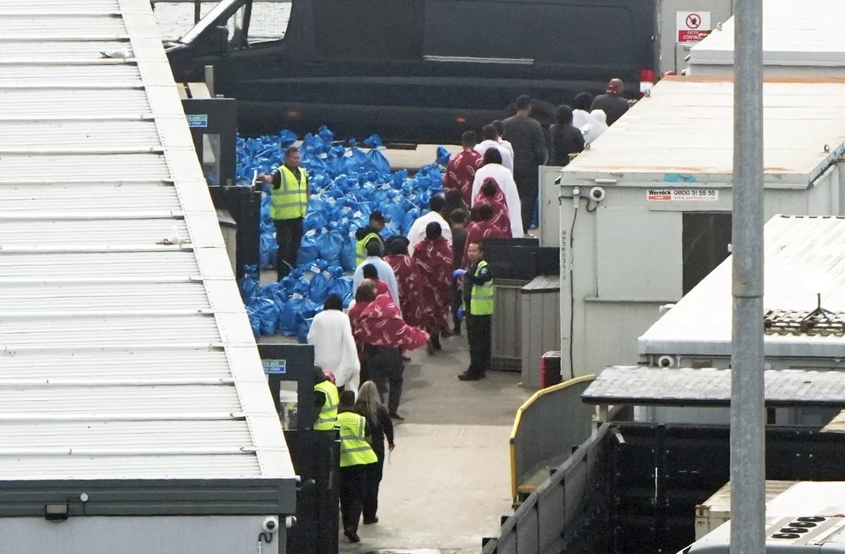 İngiltere'nin Dover limanına gelen yasadışı göçmenler - PA