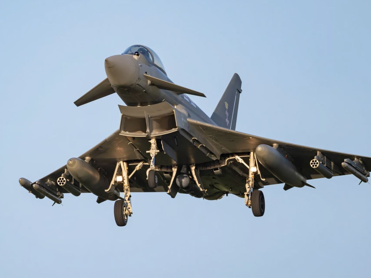 Birleşik Krallık, Typhoon savaş uçaklarına düşük maliyetli APKWS roketleri entegre etti
