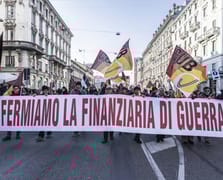 Milano'da binlerce kişi Meloni'ye karşı sokağa çıktı