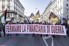 Milano'da binlerce kişi Meloni'ye karşı sokağa çıktı