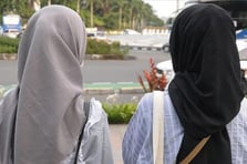 Güney Kıbrıs'ta serbest olan başörtüsü Kuzey Kıbrıs'ta yasak