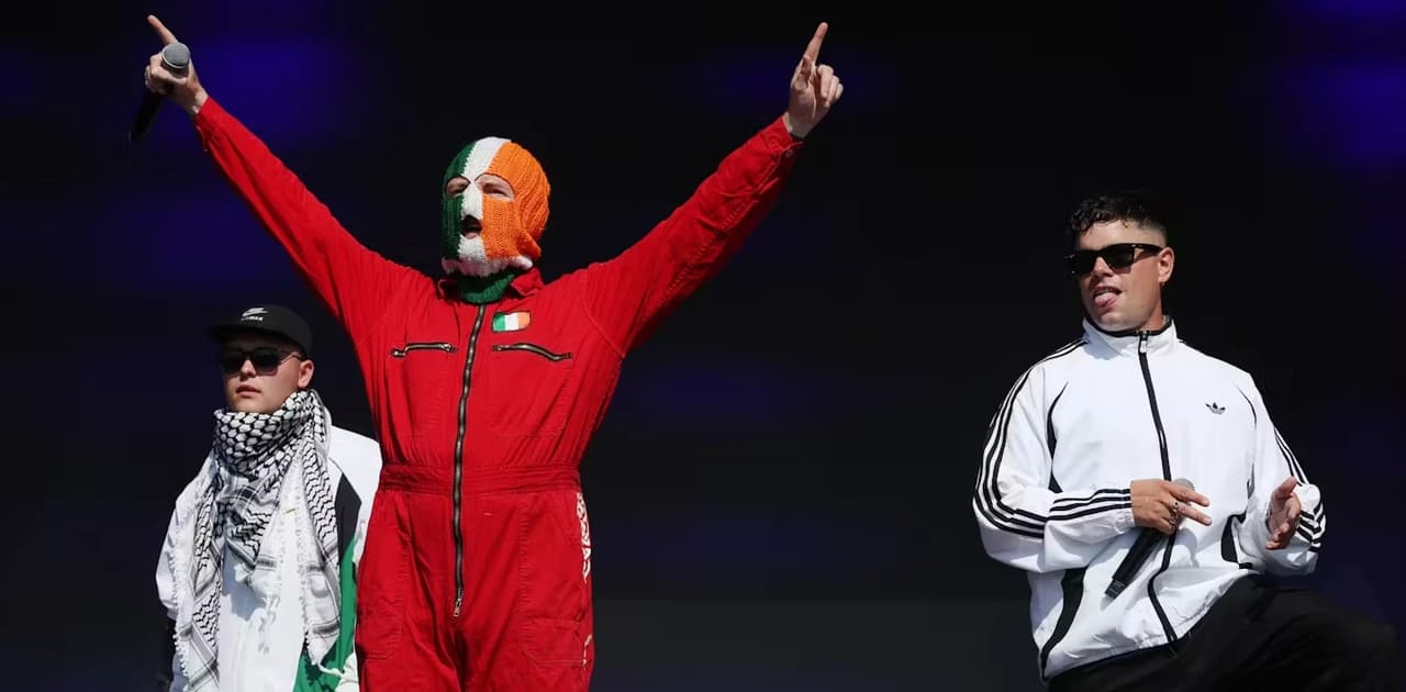 İrlandalı rap grubu Kneecap birçok festivalden dışlandı - EPA