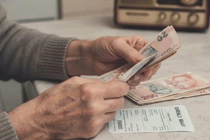 En düşük emekli maaşı 20 bin TL oluyor: Tarih belli oldu 