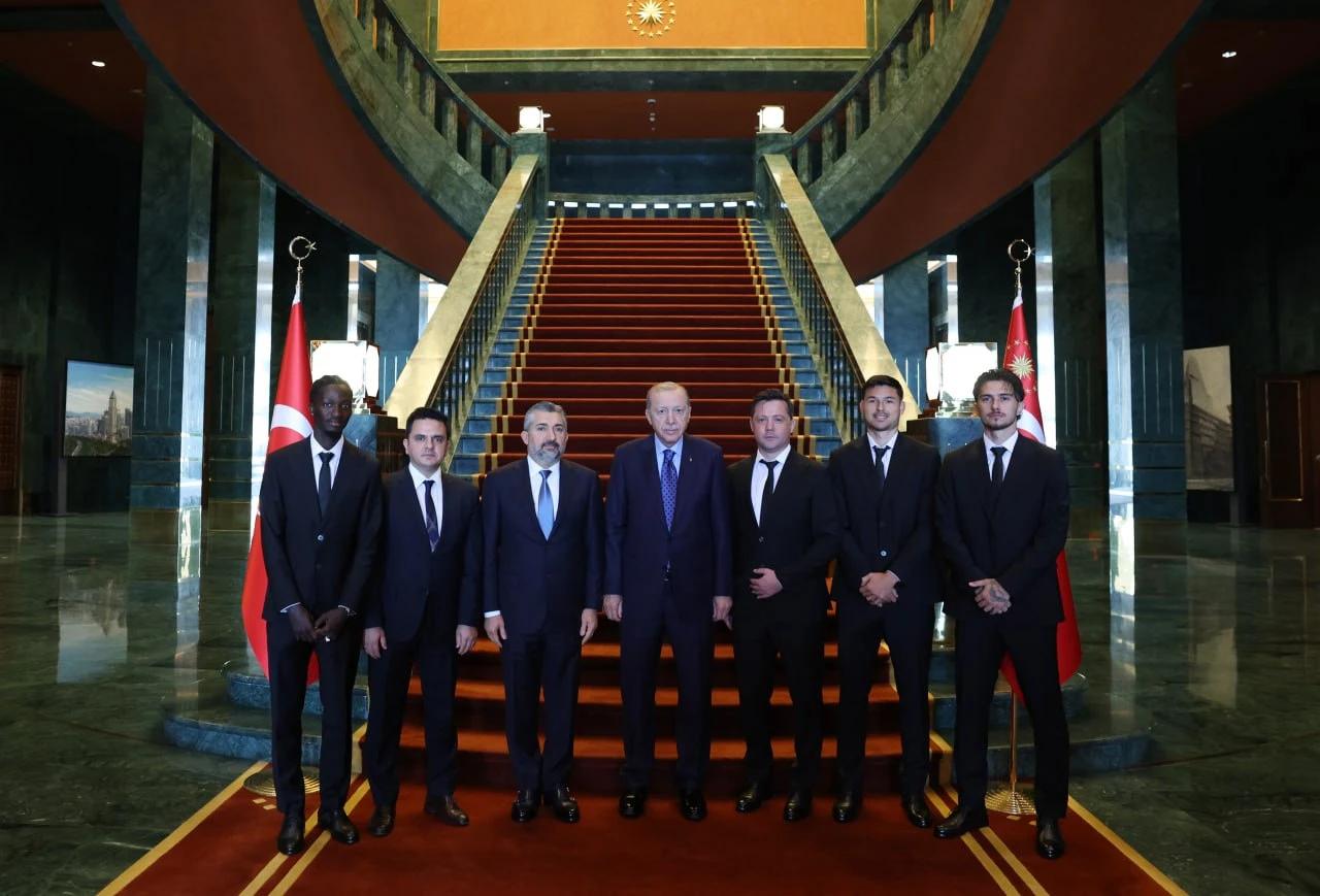 Cumhurbaşkanı Erdoğan, Süper Lig’e yükselen takımları Külliye'de ağırladı