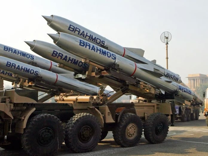 Hindistan, 455 milyon dolarlık BrahMos füze ihracat anlaşması imzaladı