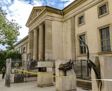 Paris’te müzeden 700 bin dolarlık altın çalındı