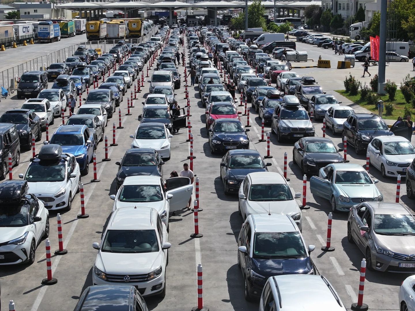 Bakanlık duyurdu: Avrupa'ya açılan sınır kapılarında tarihi araç ve yolcu rekoru kırıldı