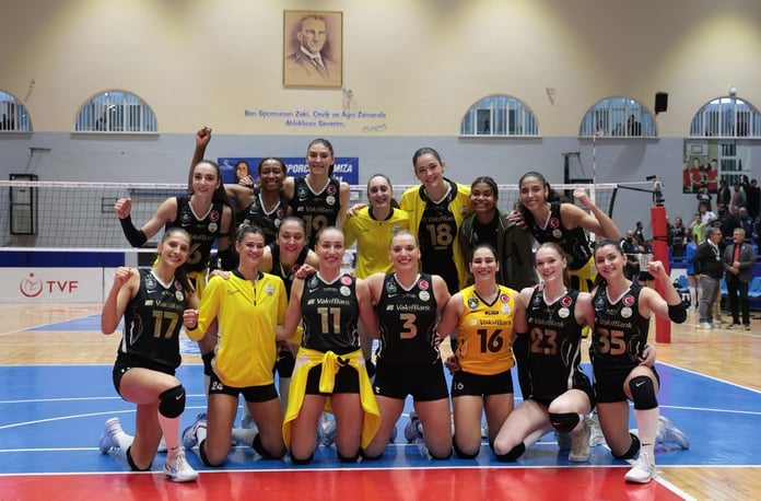VakıfBank Aydın'ı rahat geçti