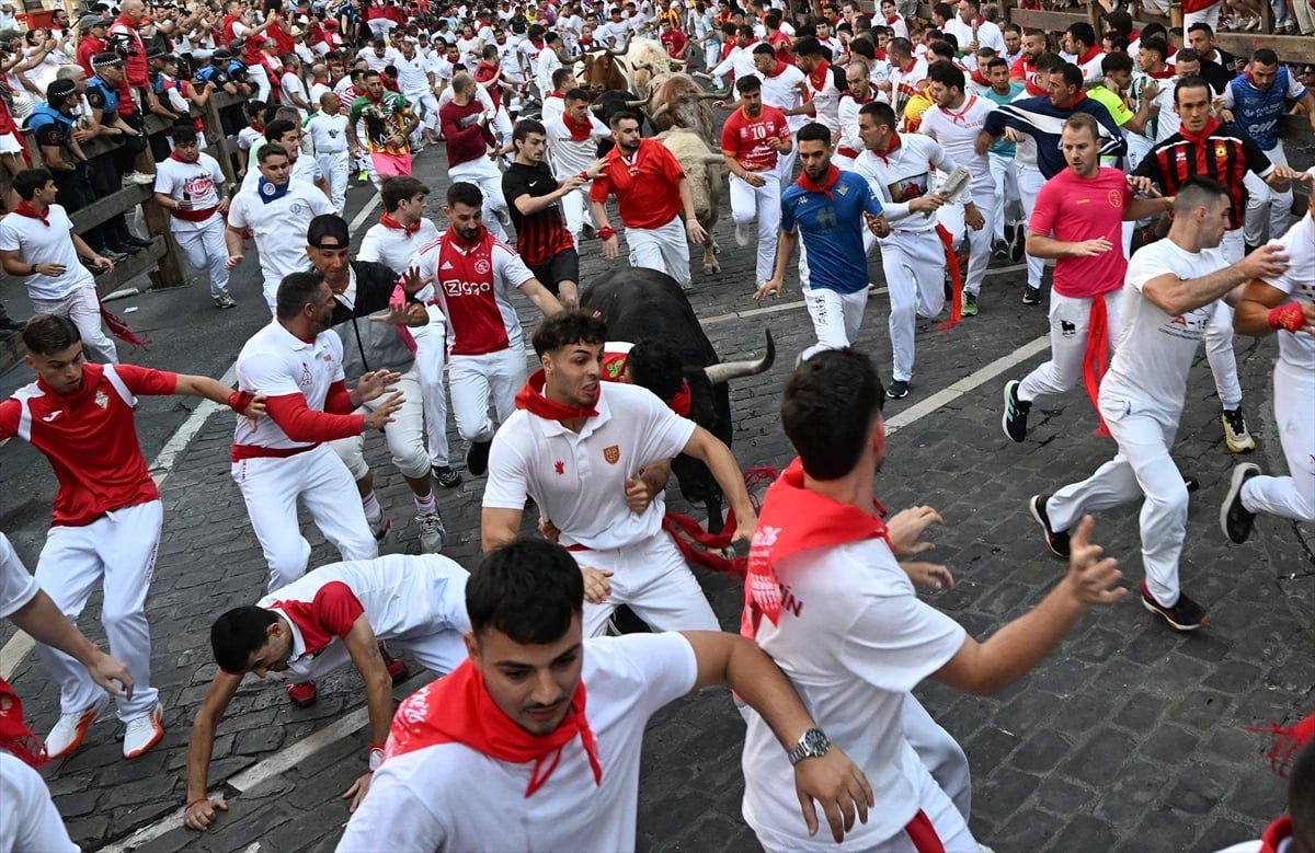 Havuzlara atlayan gençlere 750 avroluk engel